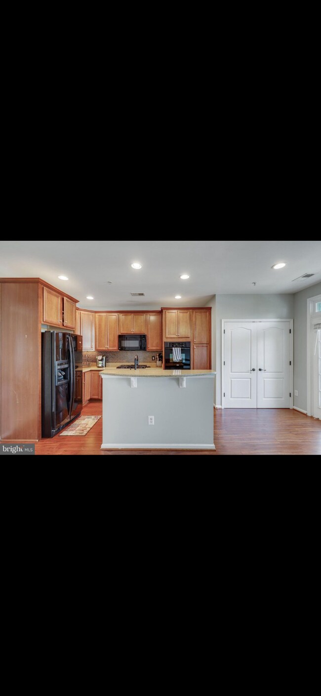 Foto del edificio - 7072 Little Thames Dr