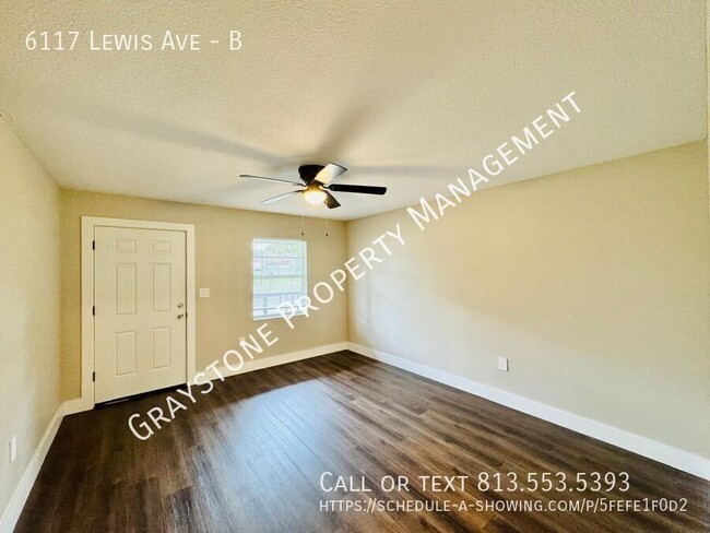 Foto del edificio - Make This 2-Bed, 1-Bath Home at Gibsonton ...