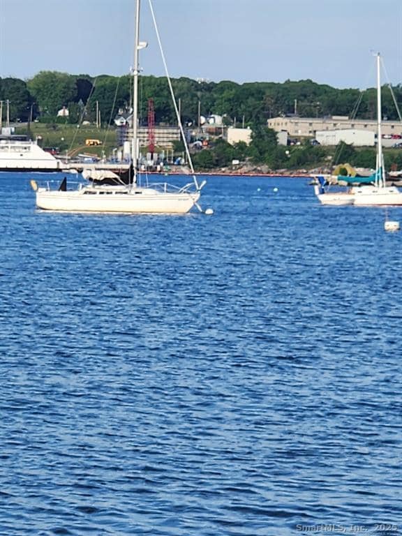 Building Photo - 184 Pequot Ave