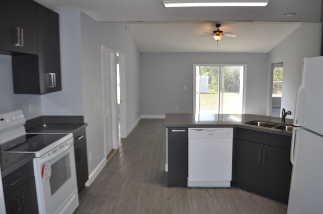 Building Photo - 4 Bedroom in Matanzas Woods