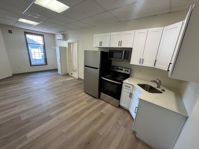 Building Photo - 460 W 600 N