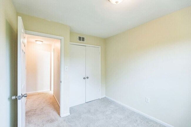 Foto del edificio - 5170 Clacton Ave
