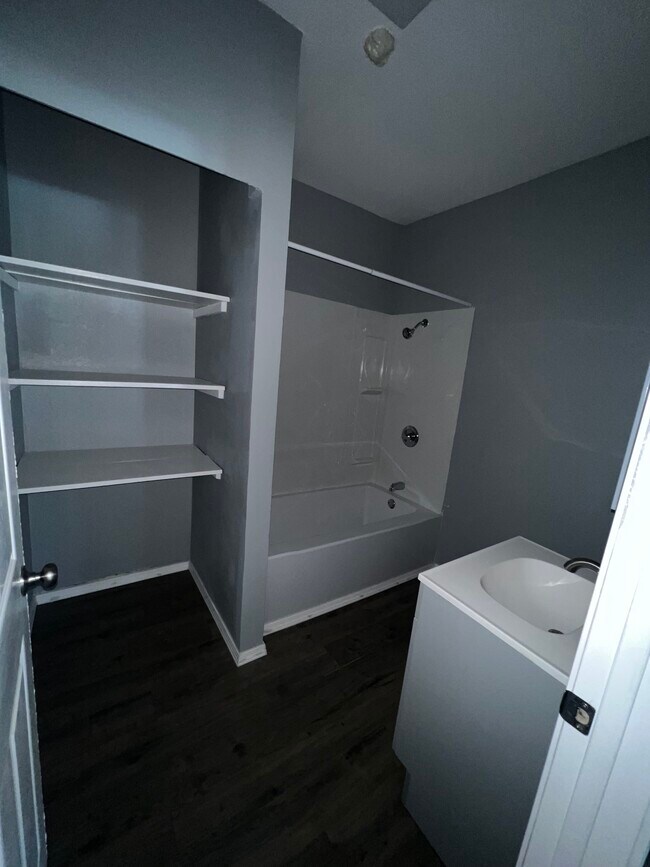 Foto del edificio - 509 E Kenedy Ave