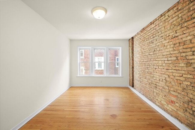 Building Photo - 3000-3008 N Whipple St