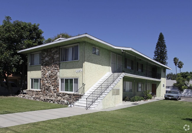 Building Photo - 1321 W North St