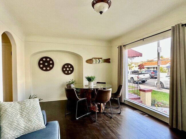 Foto del edificio - 211 Corona Ave