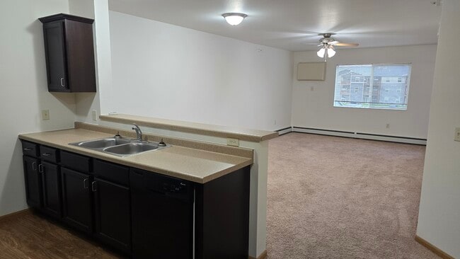 Building Photo - River Hills Apartments