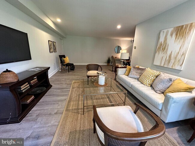 Building Photo - 349 Homeland Southway