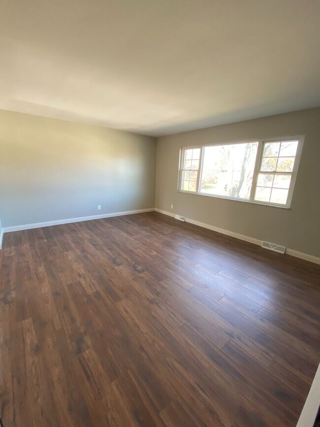 Building Photo - Single Family Home for Rent in Villa Hills!