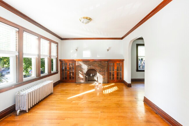 Foto del edificio - 2152 W Webster Ave