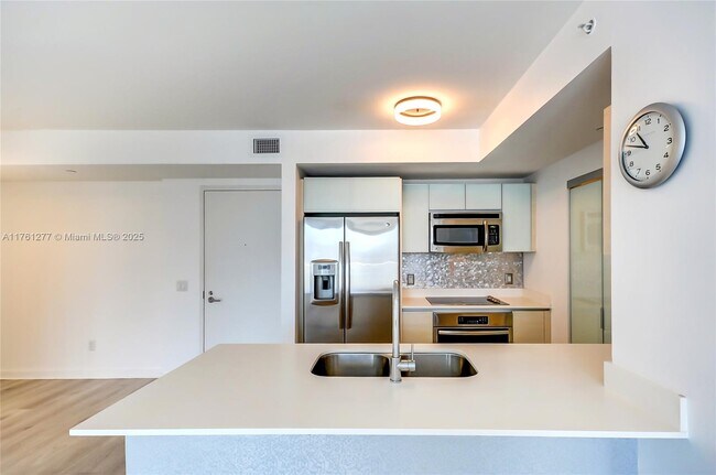 Foto del edificio - 4250 Biscayne Blvd