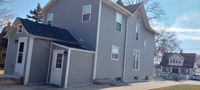 Building Photo - 488 Columbia Ave