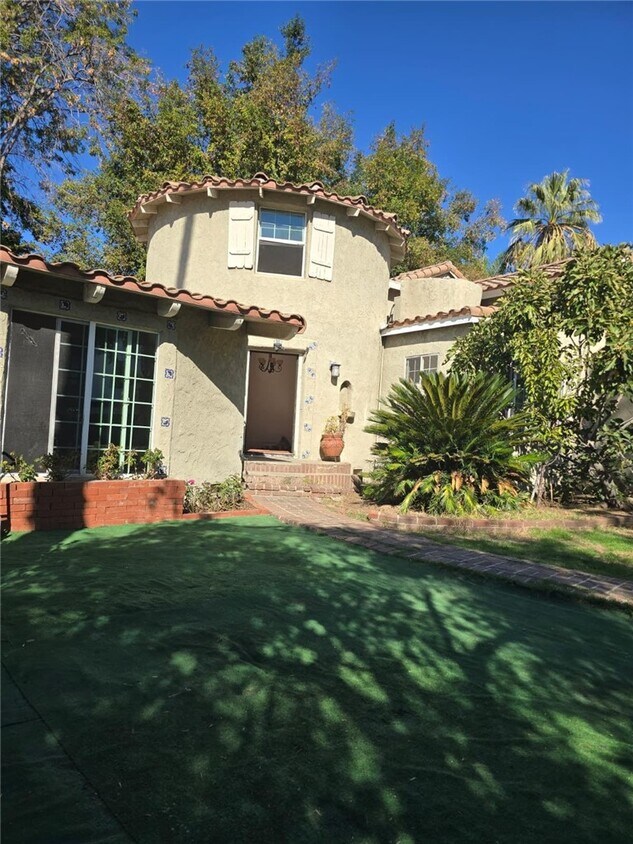 Primary Photo - 558 N Lark Ellen Ave