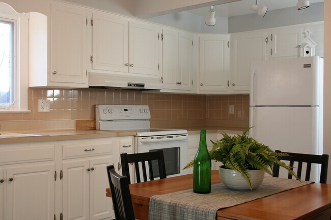 Kitchen - 602 Edward St