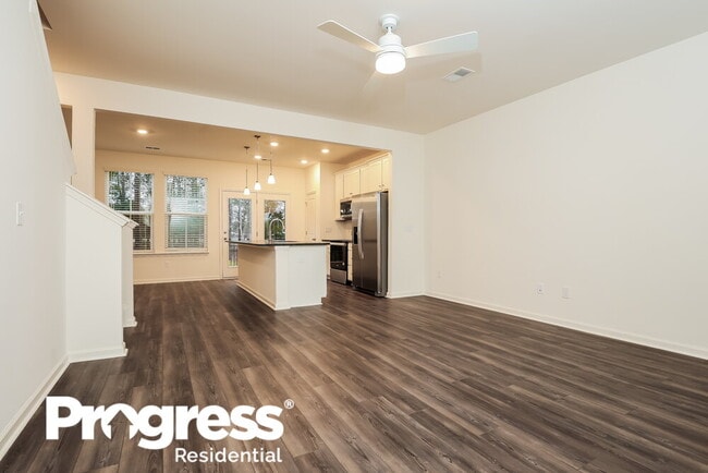 Building Photo - 635 Trotters Ln