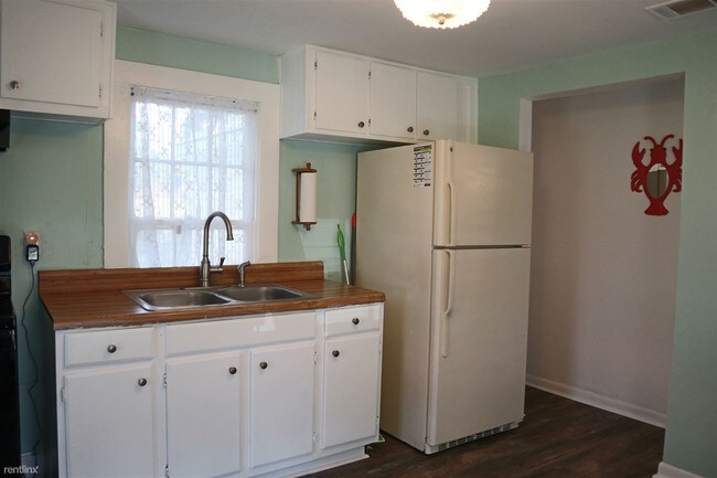 Building Photo - 2 br, 1 bath House - 2208 East 56th Street