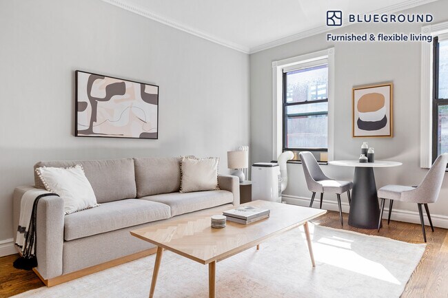 Foto del edificio - 273 W 10th St