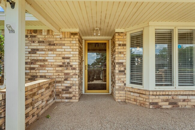 Foto del edificio - 225 N Terry Dr