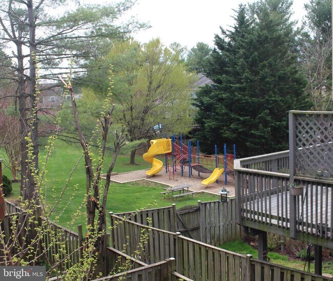 Foto del edificio - 611 Suffield Dr