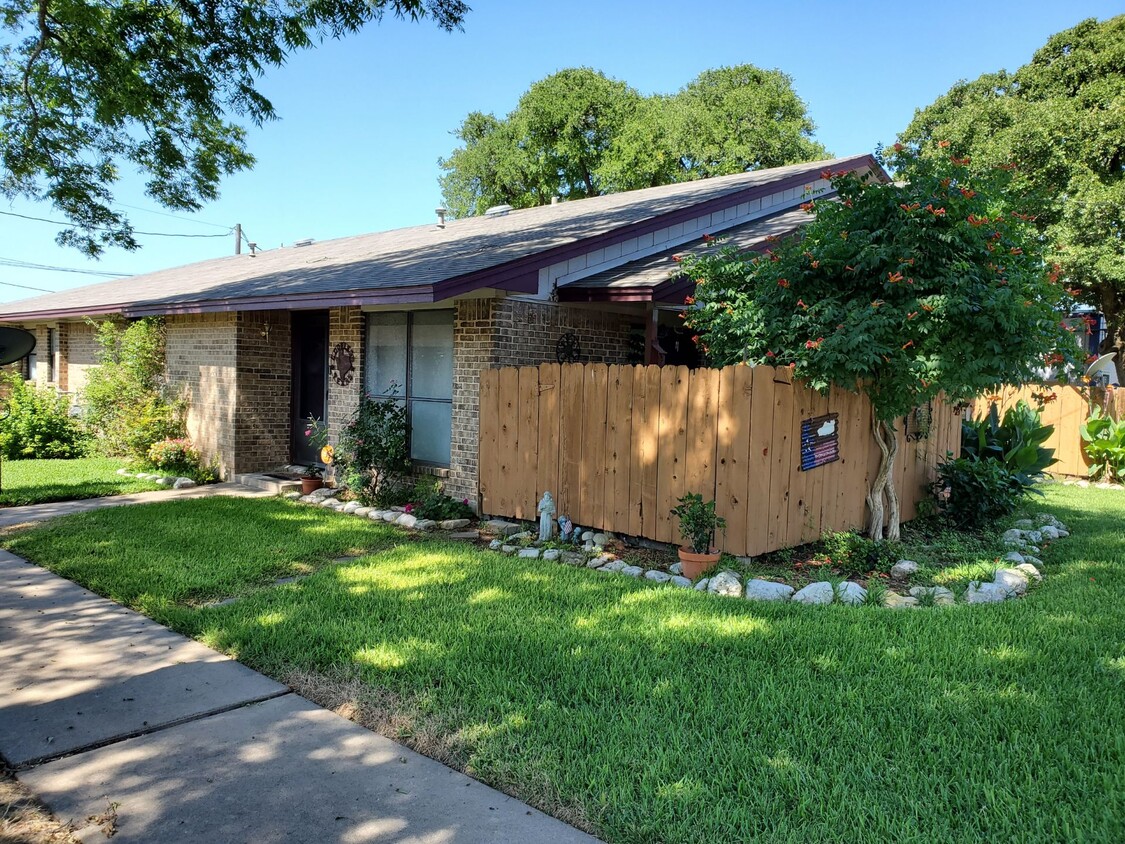 Primary Photo - Shade Tree Apartment Homes