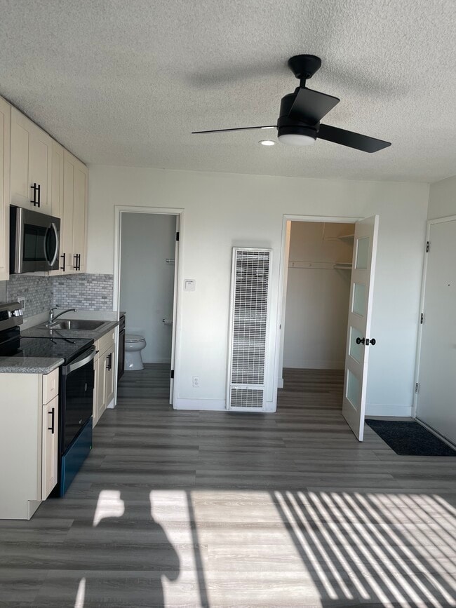 Foto del edificio - 305 E Plymouth St