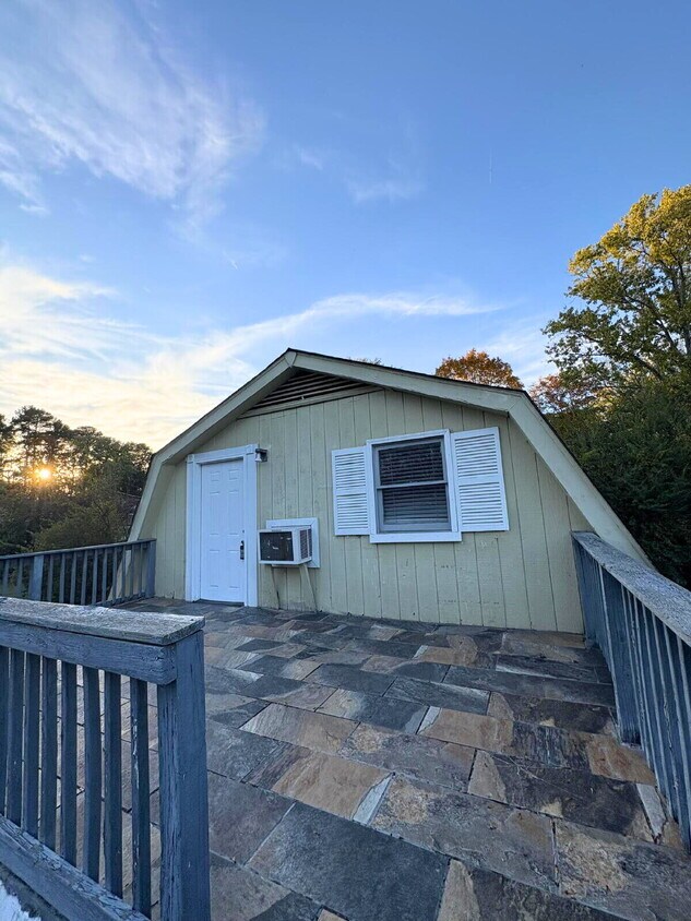 Foto principal - Charming 1-Bedroom Retreat in Vibrant Nashville – Cozy 720 Sq Ft Haven with Garage Access!