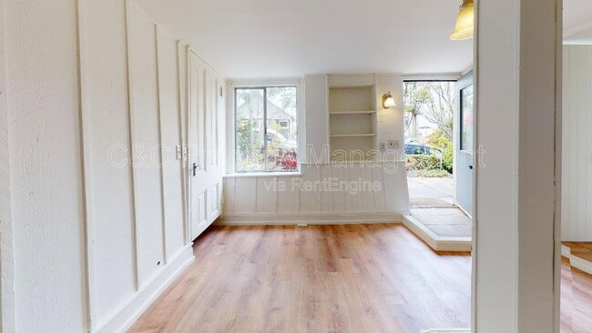 Foto del edificio - 489 Laurel Ave