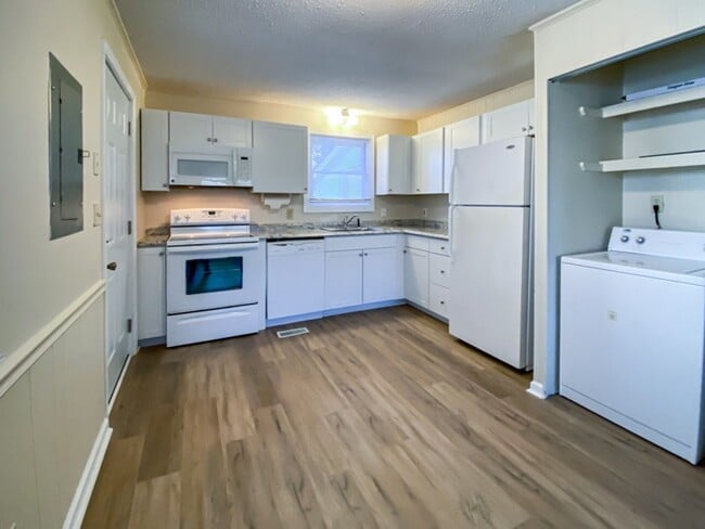 Building Photo - 413 A Yates Aly