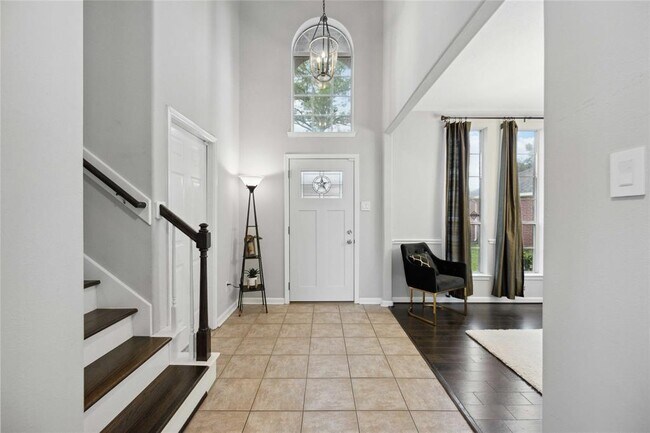 Building Photo - 16443 Sunlamp Ct