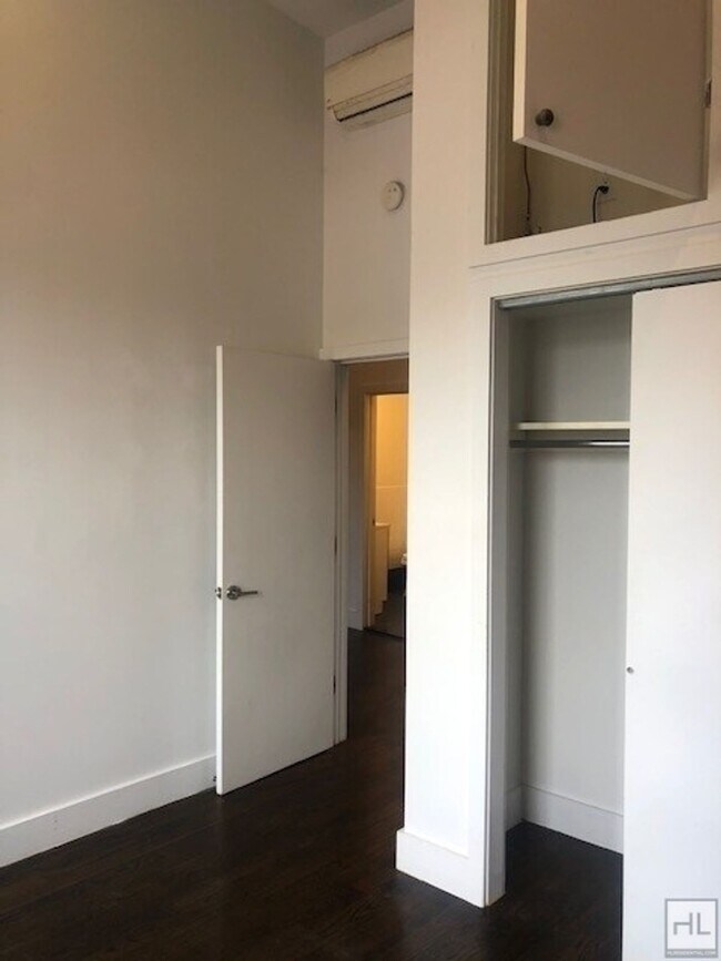 Foto del edificio - FULTON STREET / Clinton Hill / 2-Bed 1-Bath