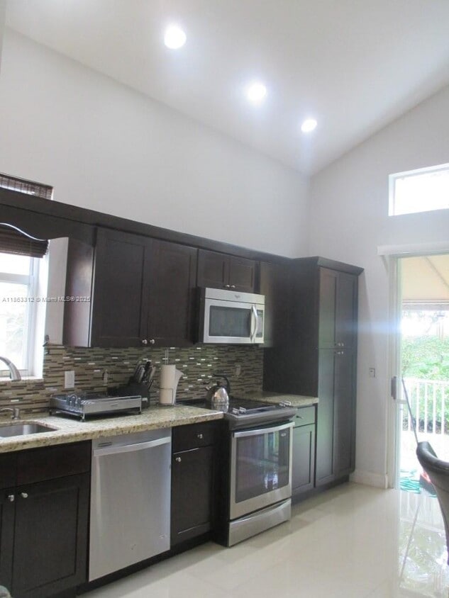 Building Photo - 16835 SW 49th Ct