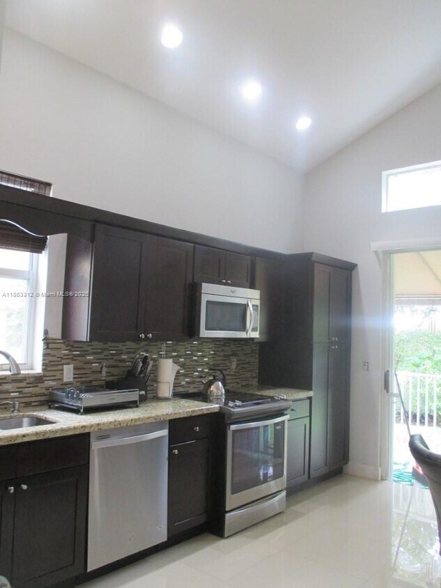 Foto del edificio - 16835 SW 49th Ct