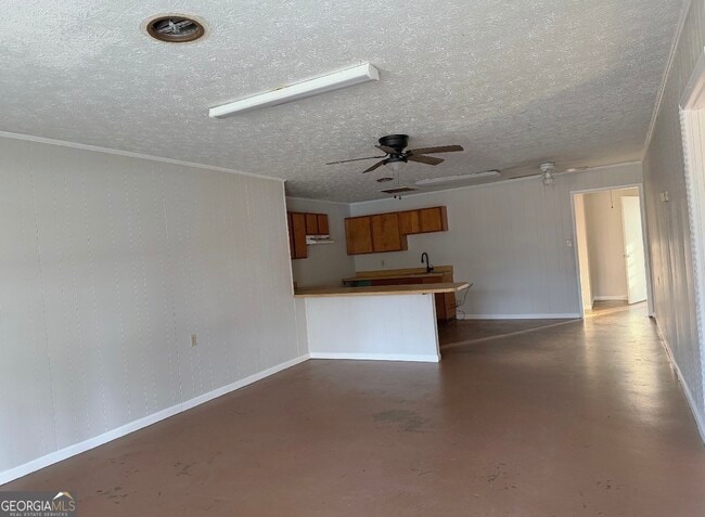 Building Photo - 7 Railroad St