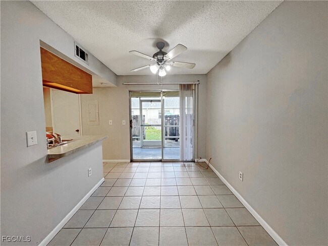 Foto del edificio - 6635 Warwick Cir