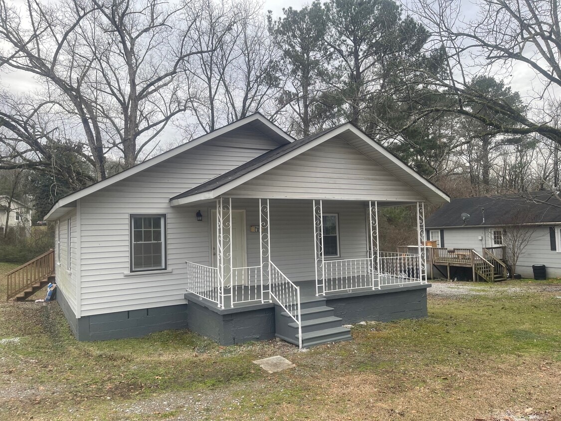 Building Photo - 809 Airport Rd S