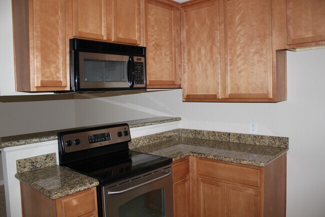 Stainless steel appliances - 1345 Cabrillo Park Dr