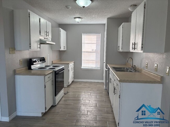 Building Photo - For Rent - 4 Bed/2 Bath near Goodfellow AFB