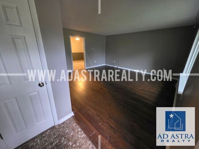 Foto del edificio - Nice and Affordable 3 Bedroom Duplex in Paola-Coming SOON!!!
