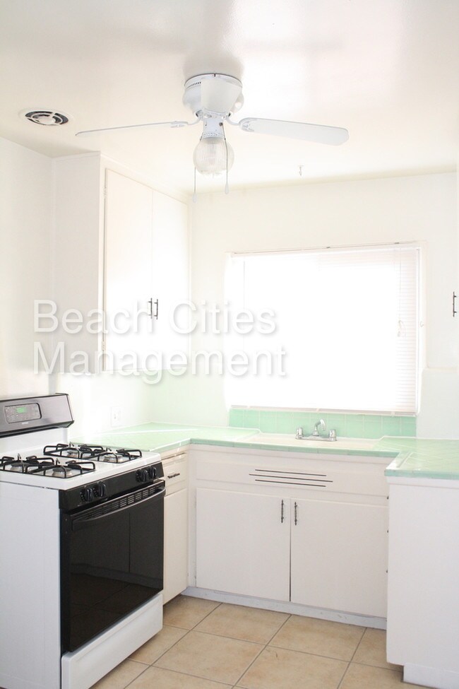 Foto del edificio - 4436 N Lakewood Blvd