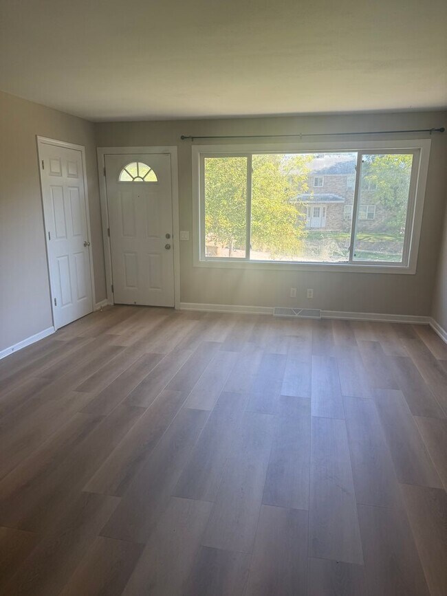 Foto del edificio - 5017 Camden Rd