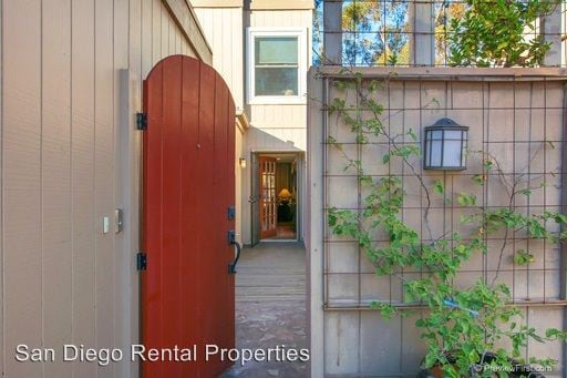 Building Photo - 9736 Aviary Dr