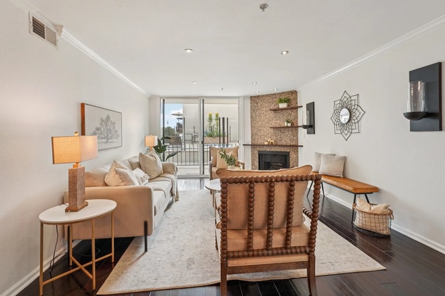 Foto del edificio - 7320 Hawthorn Ave
