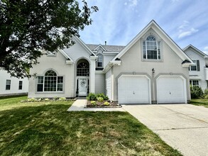 Building Photo - 2424 7 Kings Rd