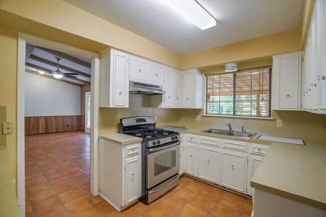 Foto del edificio - 506 E Palm Valley Blvd