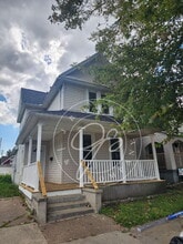 Building Photo - 142 E Park St