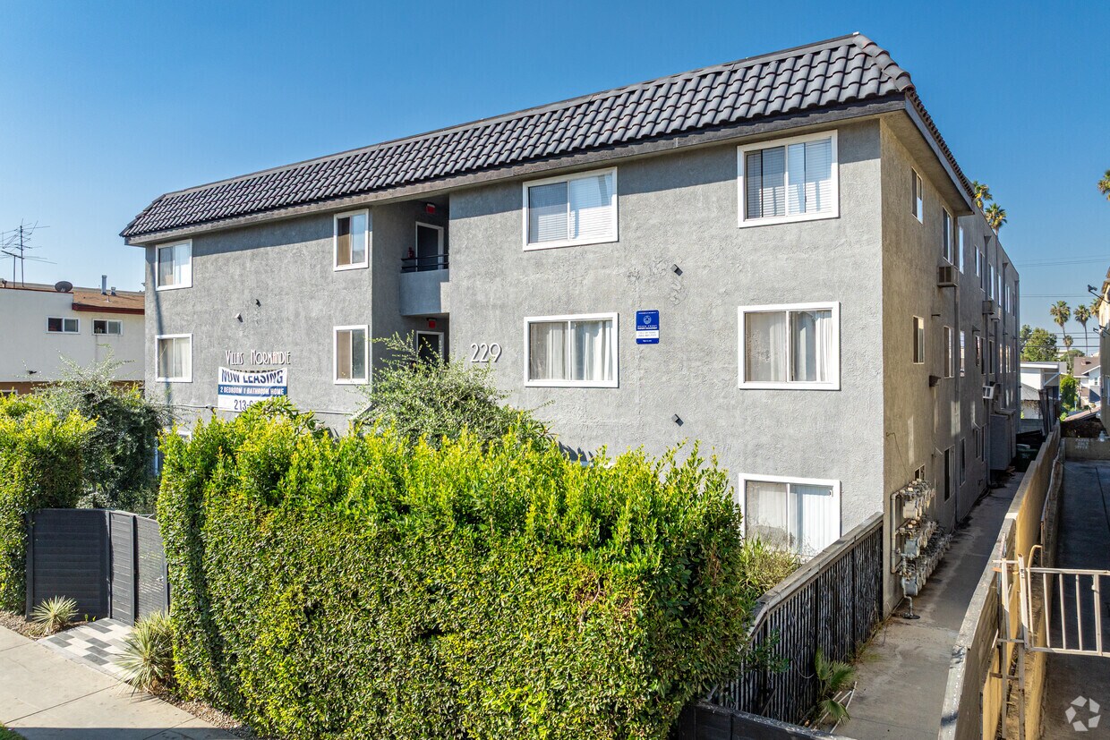 Foto principal - 229 S. Normandie Ave.