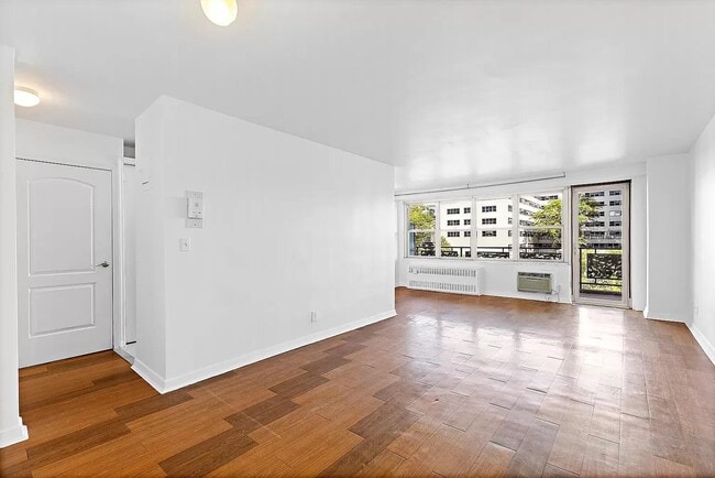 Building Photo - 2650 Ocean Pkwy