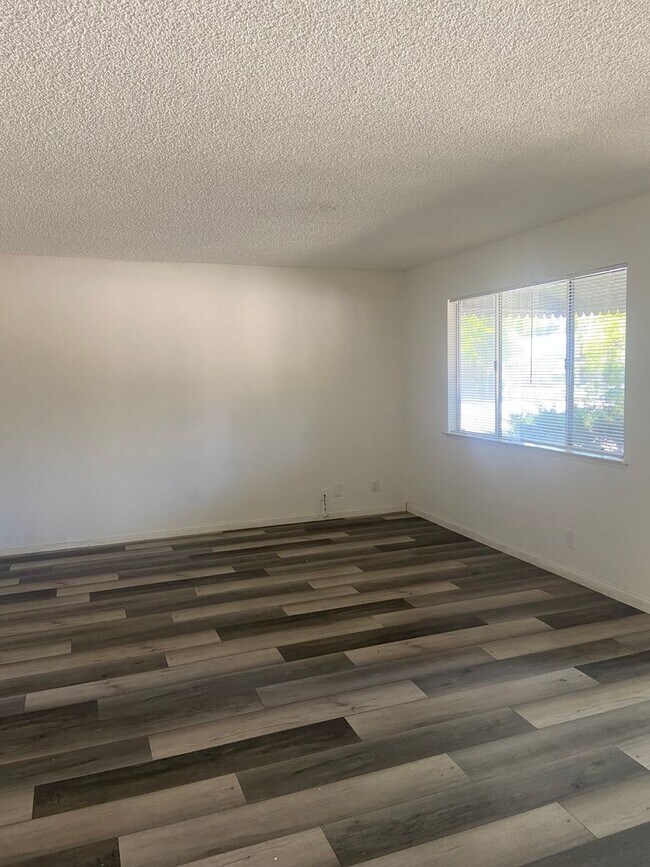 Foto del edificio - 2 Bdrm, 1 Bath Condo in Sacramento