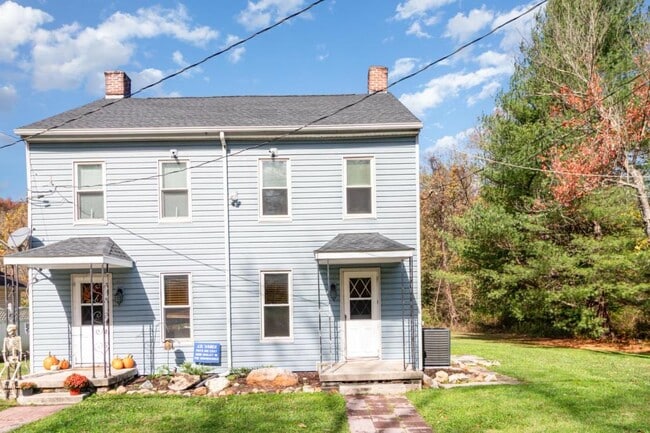 Building Photo - 215 Pine Grove Rd