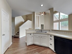 Building Photo - 141 S Laguna Pointe Dr